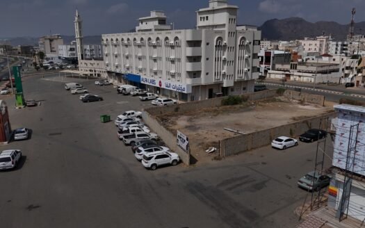 عقار استثماري تجاري مميز للبيع في حي الضرس، محافظة محايل عسير – مساحة 900م²