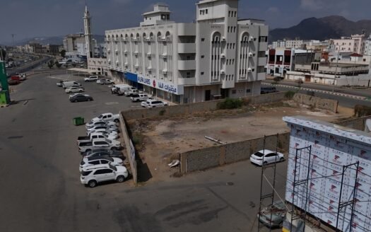 عقار استثماري تجاري مميز للبيع في حي الضرس، محافظة محايل عسير – مساحة 900م²