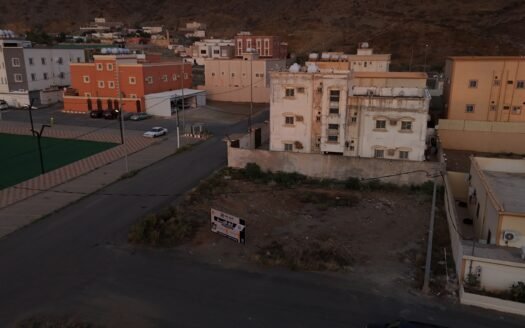 عقار استثماري وسكني مميز للبيع في حي الحيلة، محافظة محايل عسير، 500 متر.