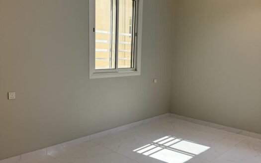 فيلا روف فاخرة للبيع – تصميم فريد وموقع مميز