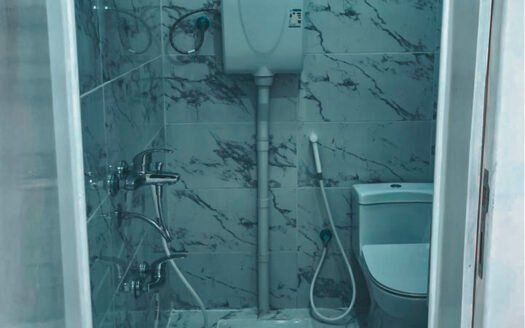 فيلا 14 غرفة في حي الروضة – 3 صالات، مشب خارجي، بإطلالة خاصة!