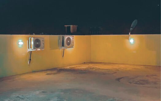 فيلا 14 غرفة في حي الروضة – 3 صالات، مشب خارجي، بإطلالة خاصة!