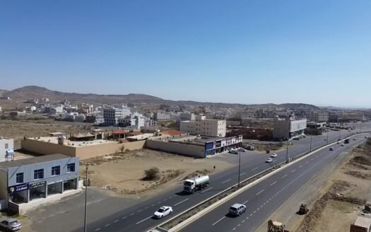 فرصة ذهبية لرجال الأعمال – أرض تجارية على شارع 50م في المحالة – أبها