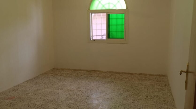 للإيجار فوق مكتب العمل بحي المنسك