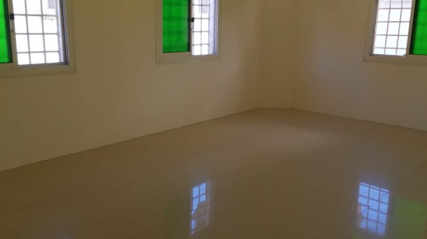 للإيجار فوق مكتب العمل بحي المنسك