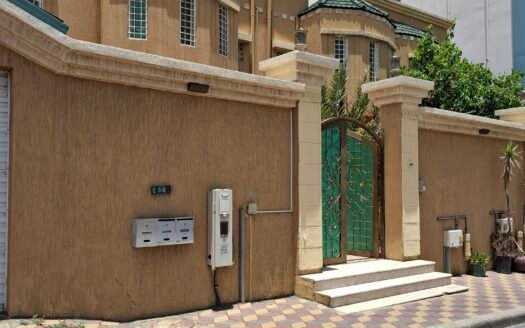 ملاذ الرفاهية والخصوصية: فيلا دوبلكس عصرية بتصميم استثنائي على نصف أرض!