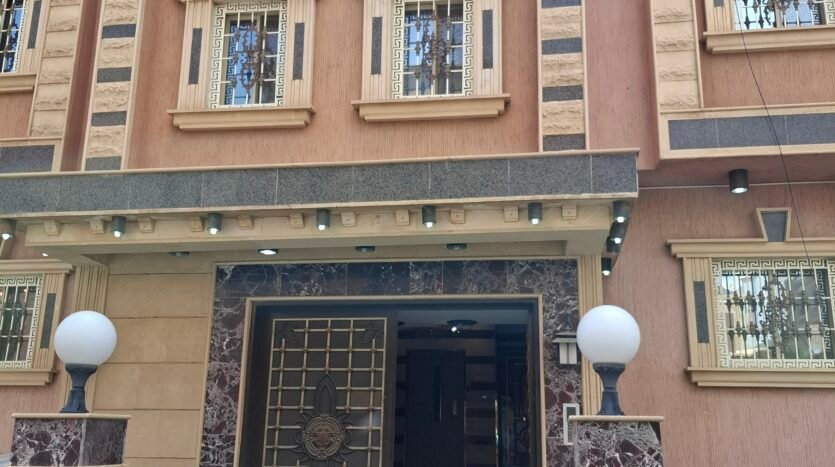 شقة للبيع خلف البنك الاهلي حي المنسك