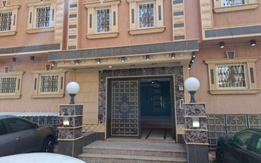 امتلك مساحتك الخاصة في قلب حي المنسك الراقي: شقة تمليك فاخرة بحوش وسطح خاص – خلف البنك الاهلي