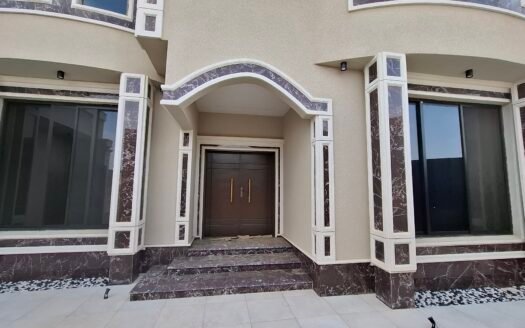 فيلا فاخرة على شارعين بمواصفات قصور – تشطيبات ملكية.