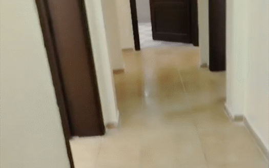 شقة للإيجار – 4 غرف مجددة مع مصعد ومدخلين في حي الأجاويد – جدة!