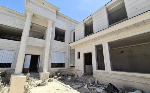 فيلا فاخرة للبيع بمخطط درة الخميس – 750م² على أرض 525م²، تصميم هندسي متكامل وملاحق ومصعد وحديقة!