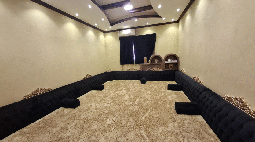 عمارة حي العرين – أبها | 3 أدوار + بدروم | مؤثثة بالكامل