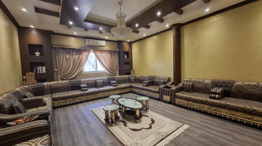 عمارة حي العرين – أبها | 3 أدوار + بدروم | مؤثثة بالكامل