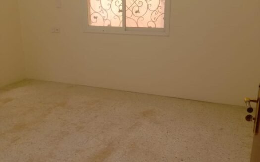 شقة سكنية بمساحة 211م² في أبها – غرف استقبال منفصلة ومستودع داخلي!