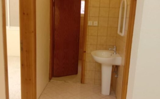 شقة سكنية بمساحة 211م² في أبها – غرف استقبال منفصلة ومستودع داخلي!