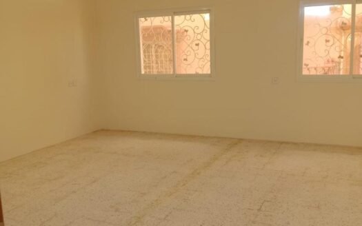 شقة سكنية بمساحة 211م² في أبها – غرف استقبال منفصلة ومستودع داخلي!