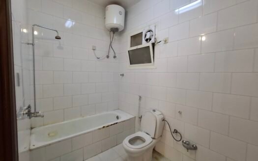 شقة دور أرضي واسعه 5 غرف بـ مدخلين وارتدادات ثلاثية – تصميم مثالي لعائلة تبحث عن الراحة والمساحة!