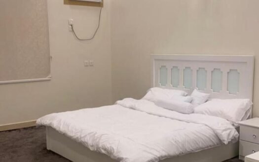 🏡 شقة مفروشة للإيجار الصيفي – راحة وأناقة في قلب مدينة سلطان 🌴✨