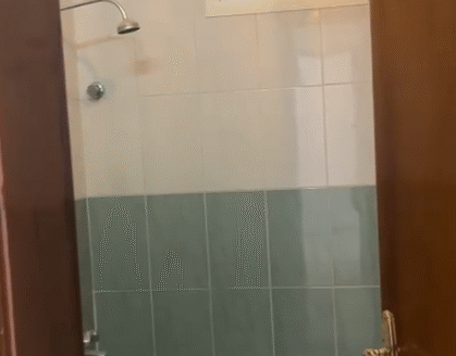 ✨ شقة الأحلام.. راحة وخصوصية في موقع استثنائي! ✨