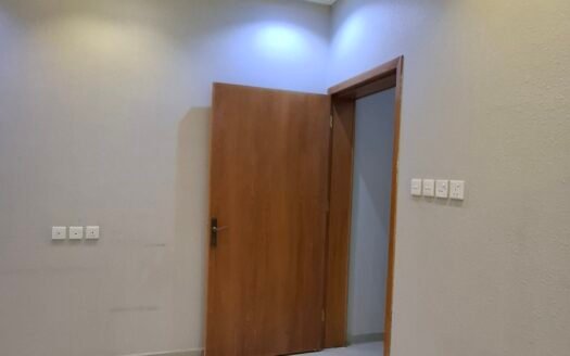 🏢 دور كامل استثماري للايجار – موقع حيوي بأبها