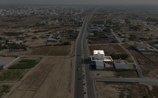 🏢 عمارة تجارية عظم للبيع – موقع حيوي على طريق رئيسي في بيش