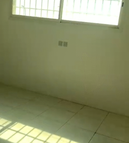 🏢 شقة للإيجار – مطلة على سوق العثيم بأبها