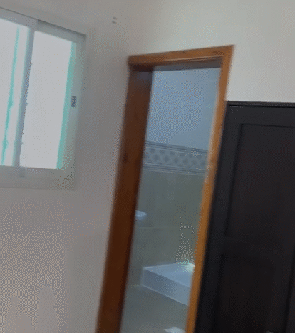 🏢 شقة للإيجار – مطلة على سوق العثيم بأبها