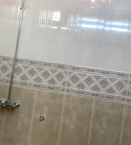 🏢 شقة للإيجار – مطلة على سوق العثيم بأبها