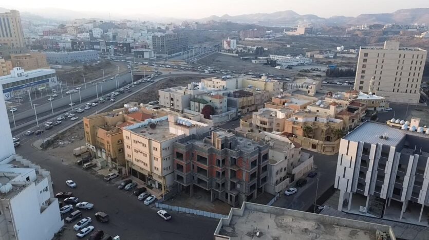 عمارة شمسان للبيع او الاستثمار