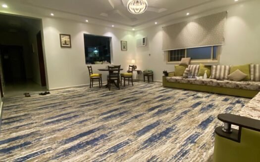 شقة أنيقة ومريحة للإيجار سنه دراسيه (( للعوائل فقط )) مثالية للراحة والاستجمام.