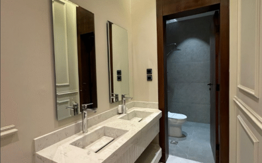 🏡 شقة راقية بسطح خاص وموقف مستقل للعوائل ✨