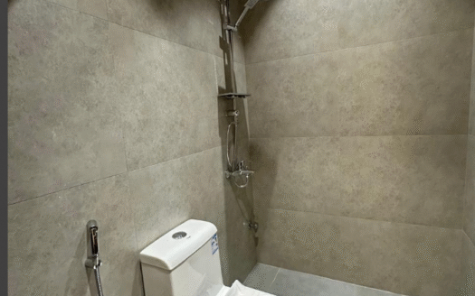 🏡 شقة راقية بسطح خاص وموقف مستقل للعوائل ✨