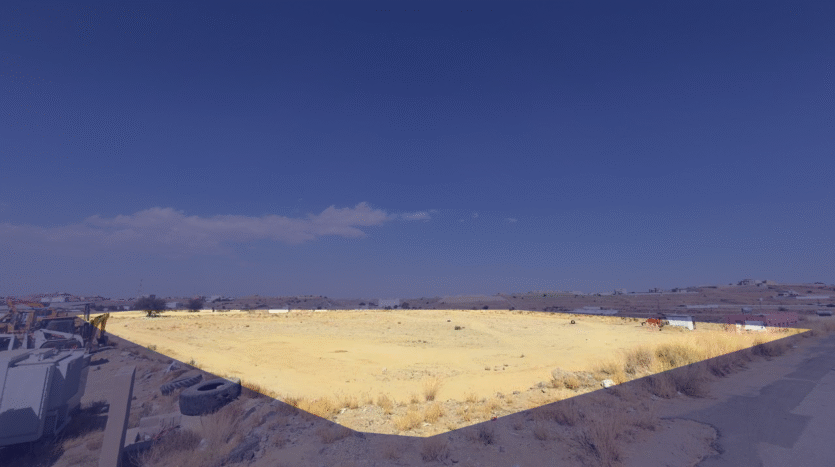 ارض علي الطريق العام