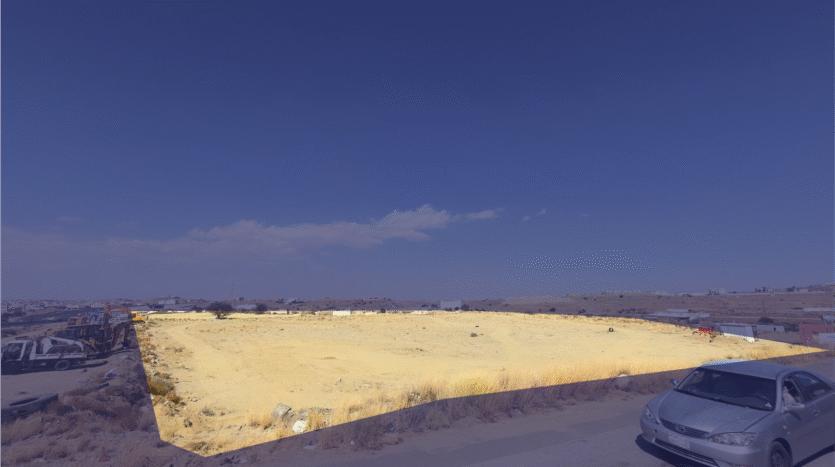 ارض علي الطريق العام