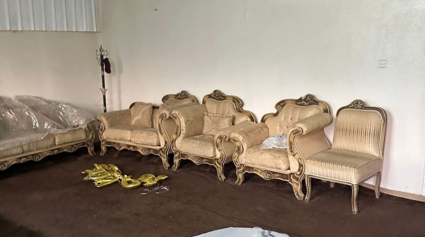 ارض تنومة بها بيت