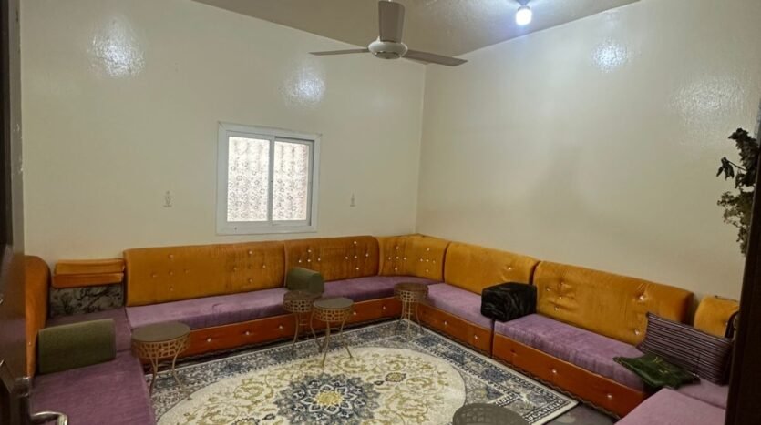 ارض تنومة بها بيت