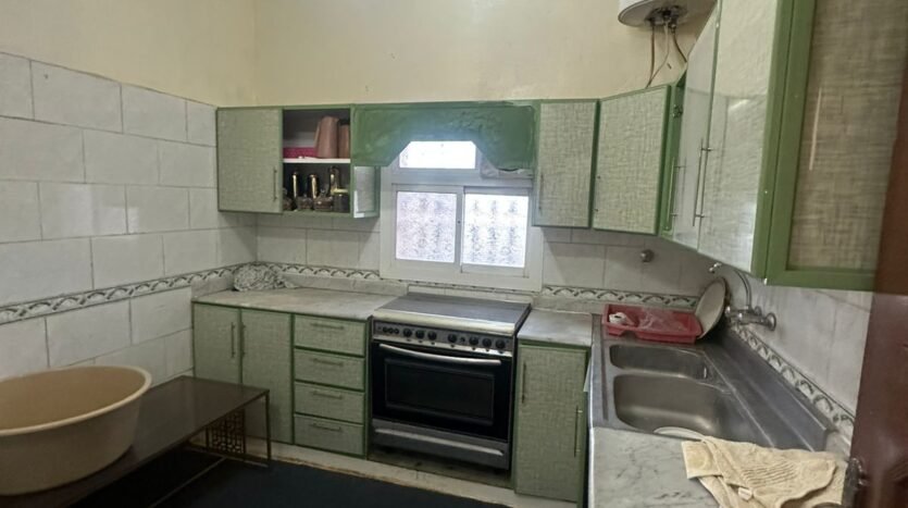 ارض تنومة بها بيت