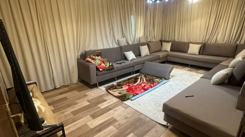 ارض تنومة بها بيت