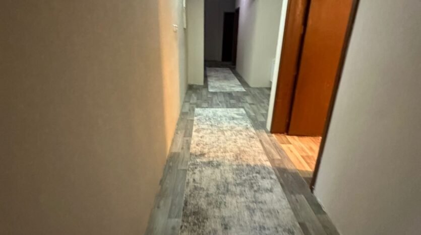 ارض تنومة بها بيت