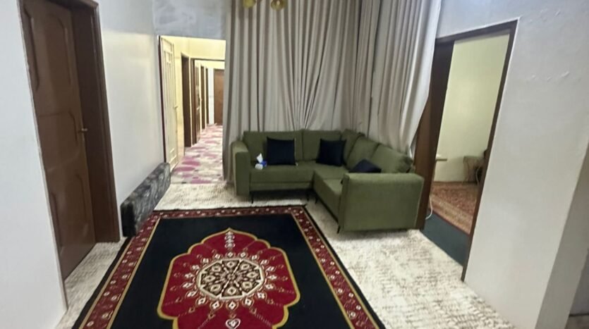 ارض تنومة بها بيت