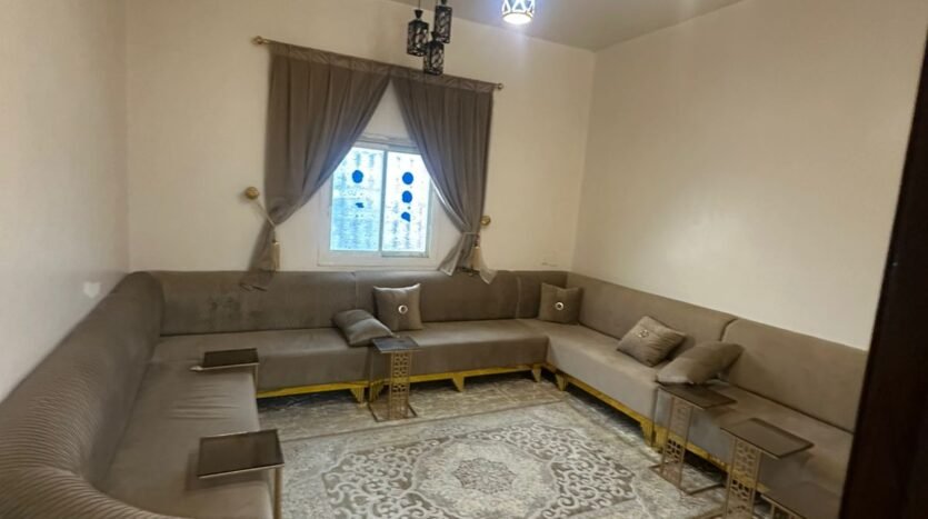 ارض تنومة بها بيت