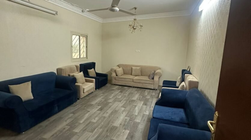 ارض تنومة بها بيت