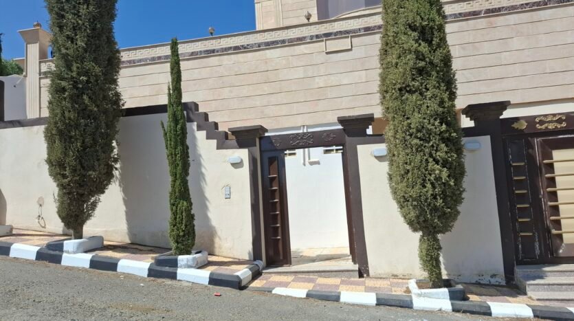 شقة للايجار سر العبب