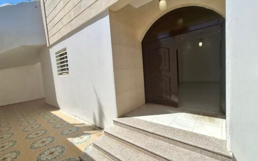 شقة للايجار سر العبب