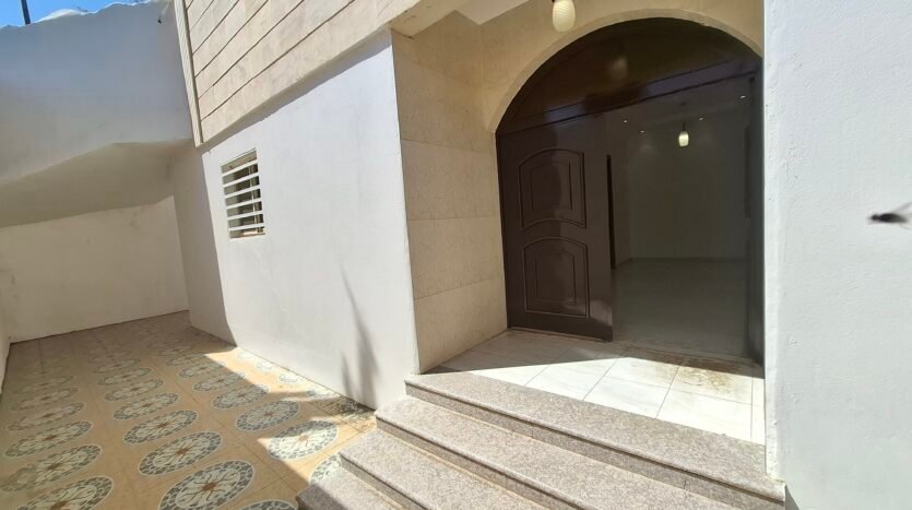 شقة للايجار سر العبب