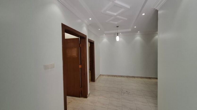 شقة للايجار سر العبب