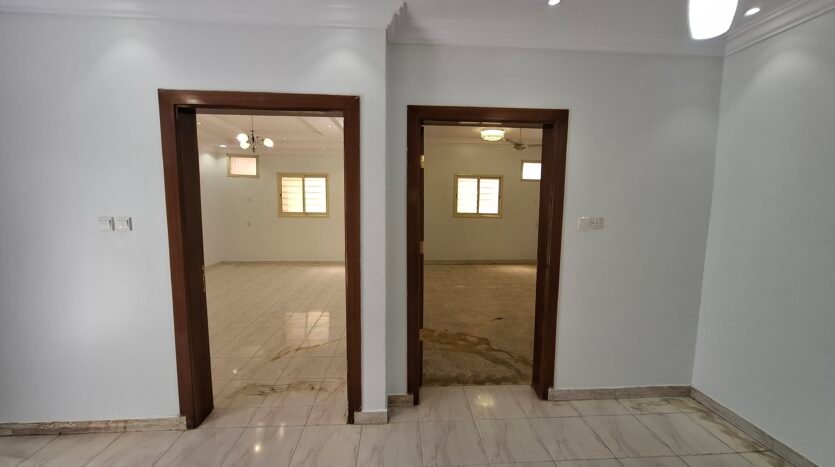 شقة للايجار سر العبب