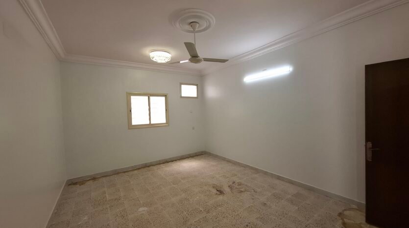 شقة للايجار سر العبب