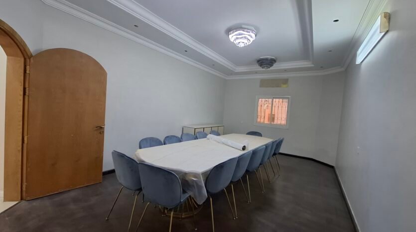 فيلا متظاهرة بالمروج