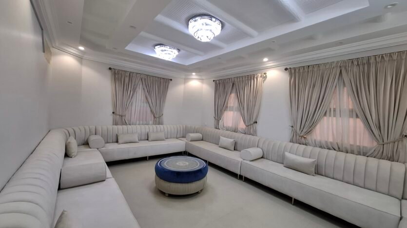 فيلا متظاهرة بالمروج